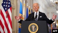 拜登总统在白宫就美国实施防疫封闭措施一周年发表讲话。(2021年3月11日)