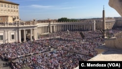 天主教教宗方济各在梵蒂冈圣彼得广场主持弥撒(2016年9月4日)