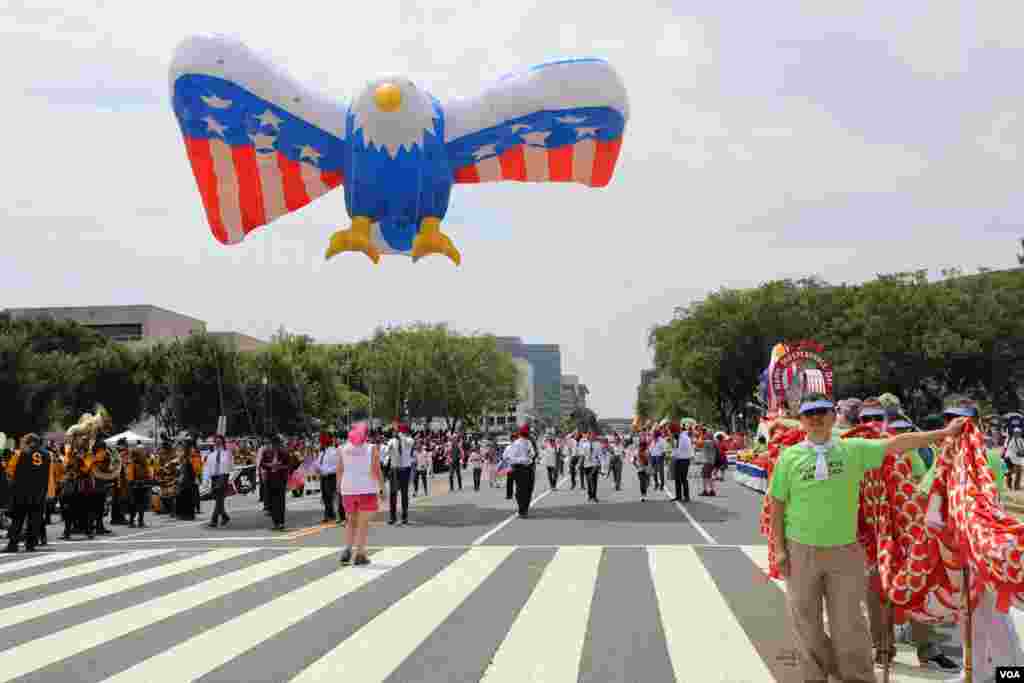 华盛顿独立日庆祝游行。(2019年7月4日)