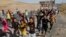 Người tản cư dân tộc thiểu số Yazidi biểu tình tại biên giới Iraq-Syria, tỉnh Dohuk, ngày 13/8/2014.