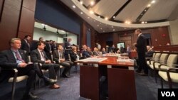 美国国会众议院中共问题特设委员会参与华盛顿智库战略与国际研究中心(CSIS)举办的一场针对美国国防工业基础现况的模拟推演活动。(美国之音记者李逸华拍摄,2024年11月20日)