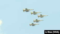 台湾经国号战机2017年7月14日编队表演(美国之音黎堡摄)
