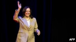 美国副总统卡马拉·哈里斯(Kamala Harris)出席亚太裔美国人投票(APIAVote)总统市政厅会议并发表讲话。(资料照片:2024年7月13日)