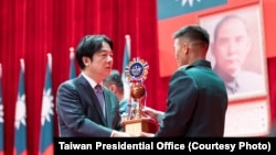 2025年9月2日,台湾总统赖清德出席"114年军人节暨全民国防教育日表扬大会"。