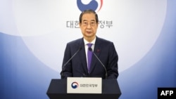 ናይ ቅድም ቀዳማይ ሚኒስተርን ናይ ሎሚ መሰጋገሪ ፕረዚደንትን ሃን ዱክ-ሱ