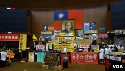 太阳花学运占领立法院议场活动进入第21天(美国之音张佩芝拍摄)