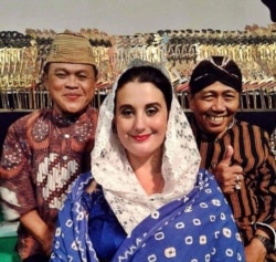 Megan O'Donoghue, seniman asal Amerika yang mahir berbahasa Indonesia dan bisa menyinden (dok: Megan O'Donoghue)