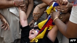 在新德里中国大使馆附近抗议的印度藏人被拘留。(2024年10月1日)