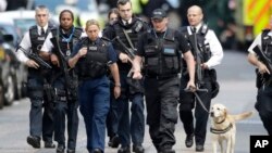 Cảnh sát triển khai sau vụ tấn công trên cầu London