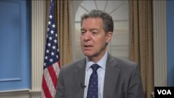 美国宗教自由无任所大使布朗贝克(Sam Brownback)
