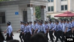 薄案开审在即 济南法院前警力加强