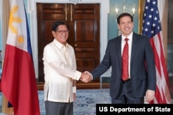 2025年7月21日,美国国务卿卢比奥在国务院会晤菲律宾总统小马科斯。(美国国务院官方照片)