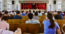 如图所示,2020年,中共在界立建家乡山东聊城高唐县赵寨子镇对基督徒进行政治教育。(图片由界立建提供)