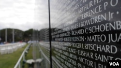 在南加州展出的越战纪念墙(美国之音国符拍摄)