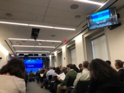 美国陆军部长麦卡锡2020年1月10日到布鲁金斯学会讲话(美国之音黎堡摄)