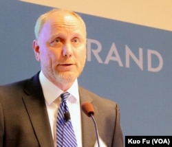 兰德政策研究专家拉森(美国之音国符拍摄)