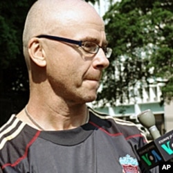 劳伦斯.考迪斯,英国自由撰稿人