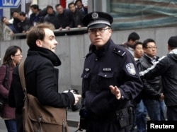 2011年2月,上海警方要求一名外国记者离开报道现场。