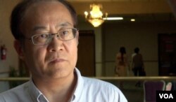 加拿大维多利亚大学政治系、历史系教授吴国光 (美国之音章真拍摄)