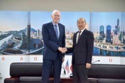 美国在台协会主席莫健2019年10月18日在高雄会见韩国瑜。(照片由高雄市政府提供)