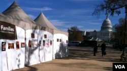 国会前移民权益活动人士在帐篷里绝食(美国之音 杨晨拍摄)