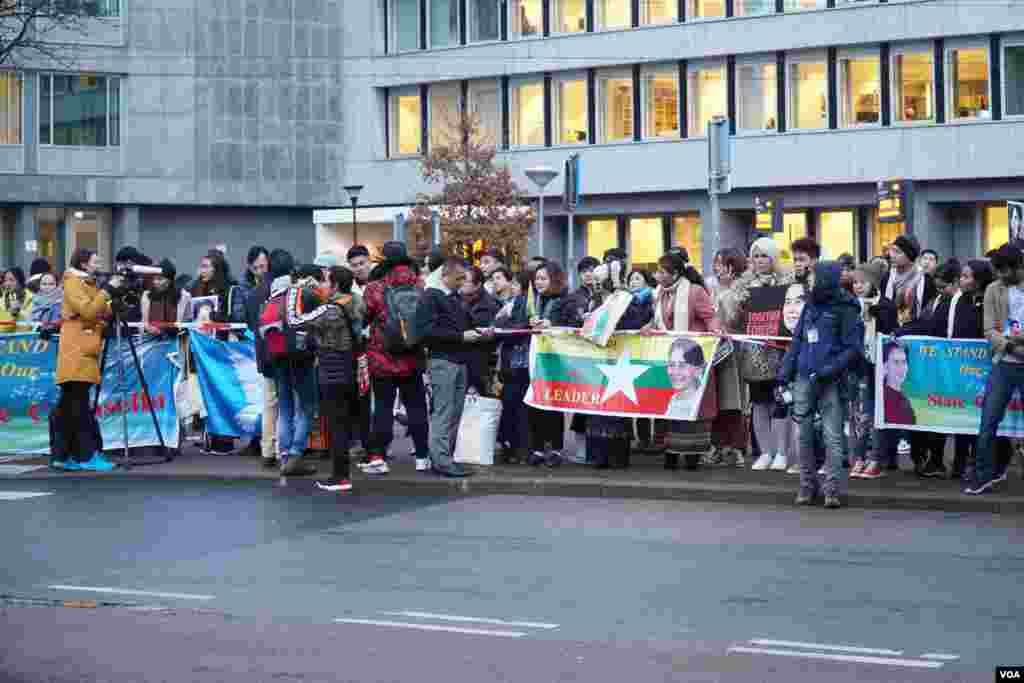Daw Aung San Suu Kyi's supporters at ICJ