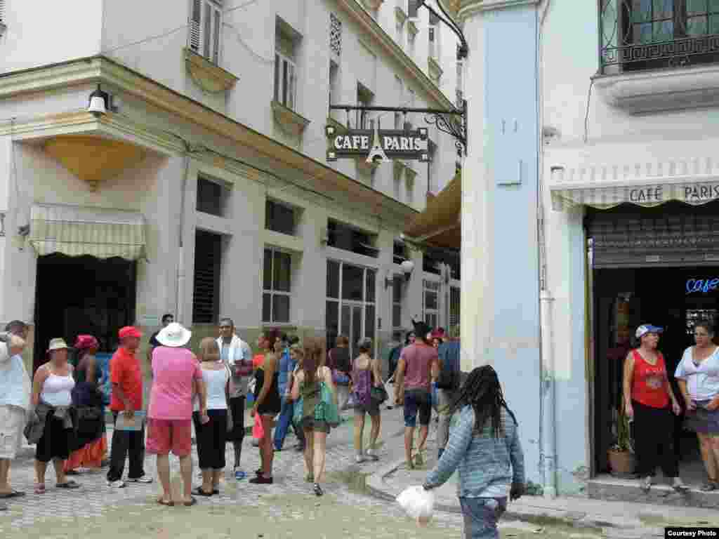 Một khu phố ở Thủ đô Havana (ảnh Bùi Văn Phú)