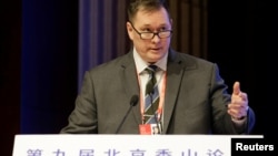 美国助理国防部长帮办施灿德在北京香山论坛上讲话。(2019年10月21日)