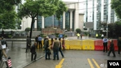 推特图片 长沙市中级法院外戒备森严