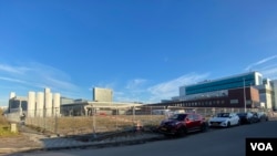 阿斯麦位于费尔德霍芬市的厂房,仍在扩建中。 (美国之音/李北平摄)