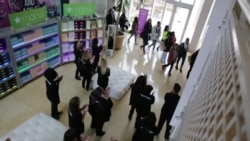 真人秀为高中生毕业舞会提供服务 真人秀为高中生毕业舞会提供服务