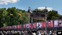 立陶宛民众在维尔纽斯举行苏联占领波罗的海国家大规模驱逐迫害当地民众暴行80周年的纪念集会。(2021年6月14日)