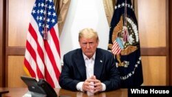 特朗普总统在医院治疗和康复期间继续工作(白宫2020年10月4日)