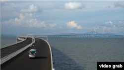 耗资千亿多港元,创多项工程记录的港珠澳大桥10月23日正式开通。(视频截图)