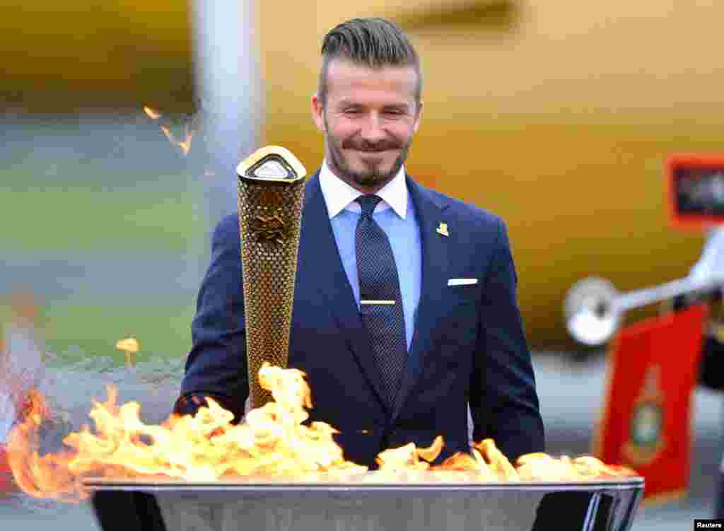 Beckham được vinh dự đốt đuốc Olympic London 2012, 18 tháng 5, 2012.