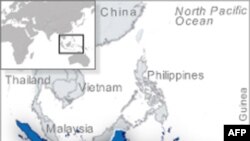 Nhiều thuyền nhân từ Trung Đông và Châu Á thường dùng Indonesia như địa điểm trung chuyển, trên đường đến Australia.