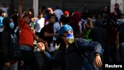 Người biểu tình bất mãn vì lạm phát tăng nhanh, thiếu hàng trong các siêu thị và tội phạm tràn lan.