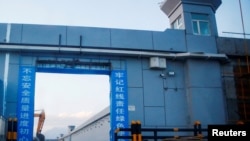 资料照:新疆大阪城一处中国官方称为职业训练中心的大门。(2018年9月4日)