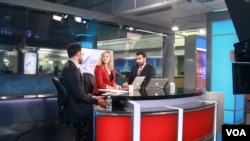 资料照:美国之音俄语电视在2016年美国大选之夜采访有关专家。