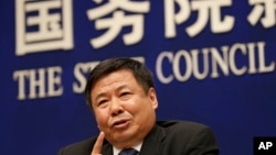 中国财政部副部长朱光耀在北京国务院新闻办公室就美中贸易问题举行的记者会上讲话。(2018年4月4日)