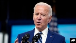 2021年3月29日,美国总统拜登在在白宫南院礼堂一场关于新冠疫苗接种和应对疫情的活动上讲话。