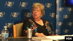 美中经济与安全审查委员会副主席凯洛琳·巴塞洛缪(又译:白嘉玲)(美国之音莉雅拍摄)