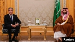 美国国务卿安东尼·布林肯在沙乌地阿拉伯利雅德会见沙特王储穆罕默德·本·萨勒曼。(路透社:2024年10月23日)