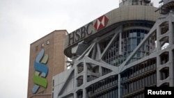 位于香港的汇丰银行和渣打银行。(2017年9月5日)