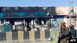 资料照片:巴基斯坦俾路支斯坦省一家银行被激进分子焚烧。(2025年2月1日)