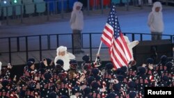 Vận động viên Todd Lodwick dẫn đầu đoàn Mỹ tại Thế Vận Hội Mùa Đông Sochi, ngày 7/2/2014.