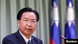 台湾外交部长吴钊燮在台北的一个记者会上讲话。(2018年8月21日)