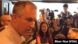 香港外国记者会副主席马凯(Victor Mallet)(美国之音记者申华 拍摄)