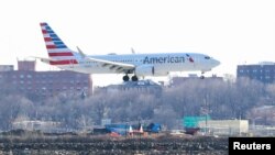 Một máy bay Boeing 737 Max 8 của hãng hàng không American Airlines.