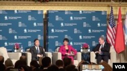 美中高级官员在芝加哥出席活动。 (美国之音 黎堡拍摄)